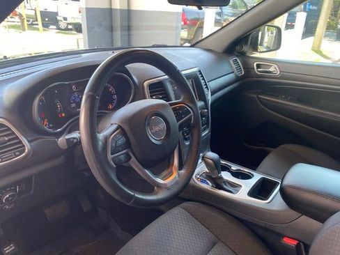 Used 2018 Jeep Grand Cherokee Laredo image 14
