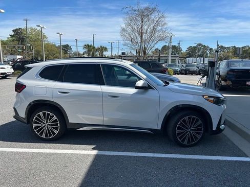 Used 2025 BMW X1 xDrive28i w/ Technology Package image 3
