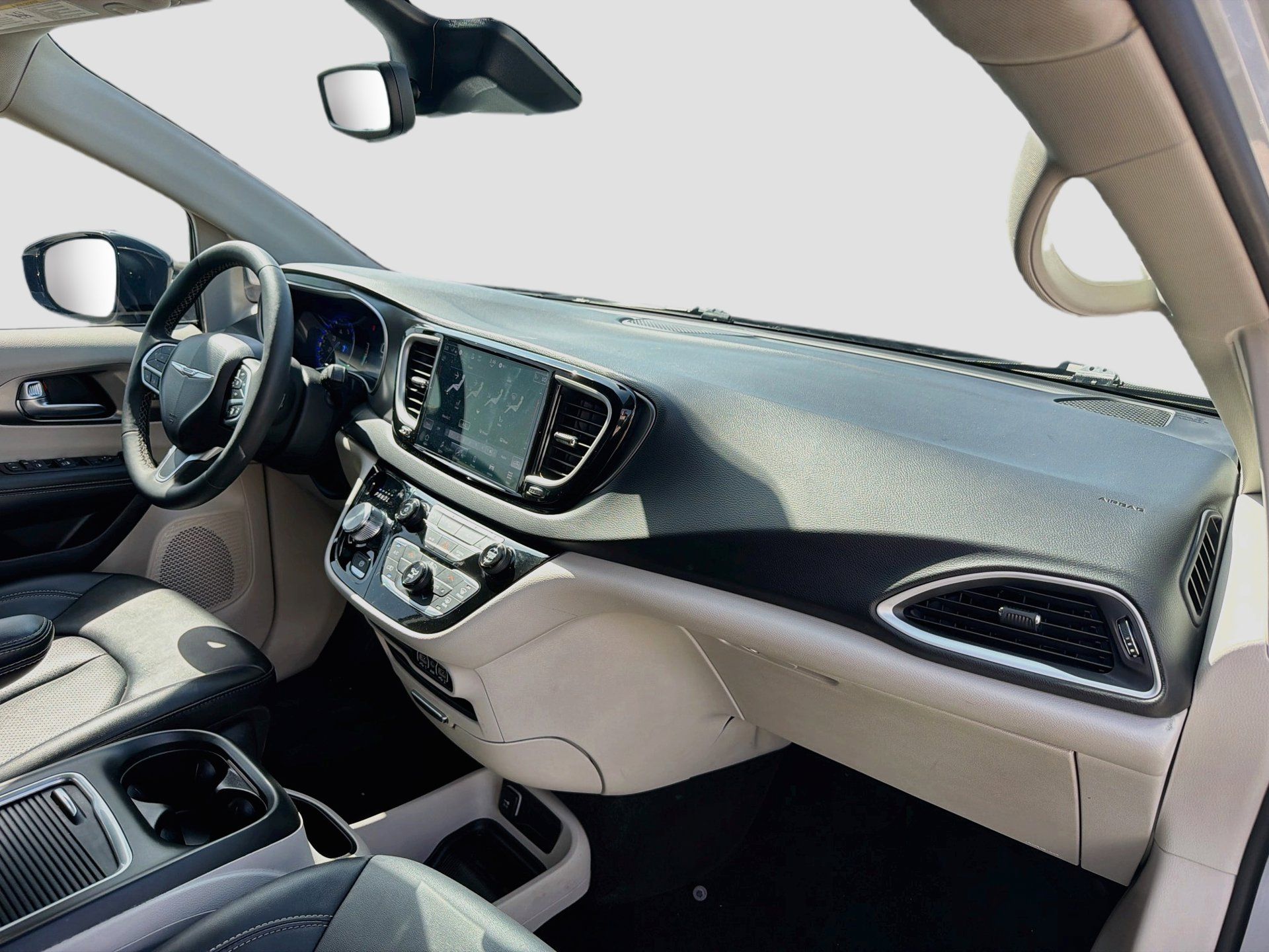 Used 2024 Chrysler Pacifica Touring-L FWD image 30