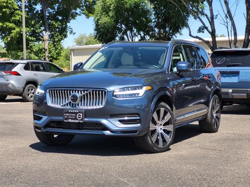 Certified 2024 Volvo XC90 T8 Ultimate w/ Lounge Package AWD/4WD image 2