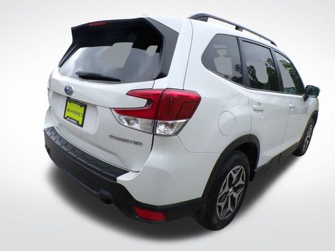 Used 2020 Subaru Forester Premium AWD/4WD image 6