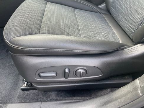 Used 2025 Buick Envista Preferred w/ Convenience I Package image 11