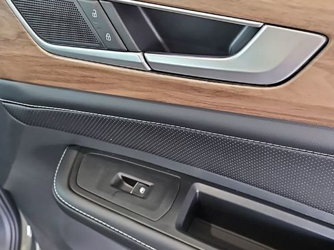 New 2026 Volkswagen Atlas SE FWD image 12