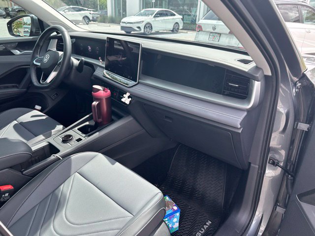 Certified 2026 Volkswagen Tiguan SE w/ Panoramic Sunroof Package FWD image 19