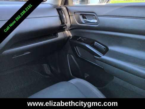 Used 2022 Nissan Pathfinder SV AWD/4WD image 18