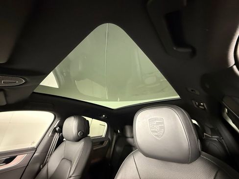 Certified 2025 Porsche Cayenne S image 30