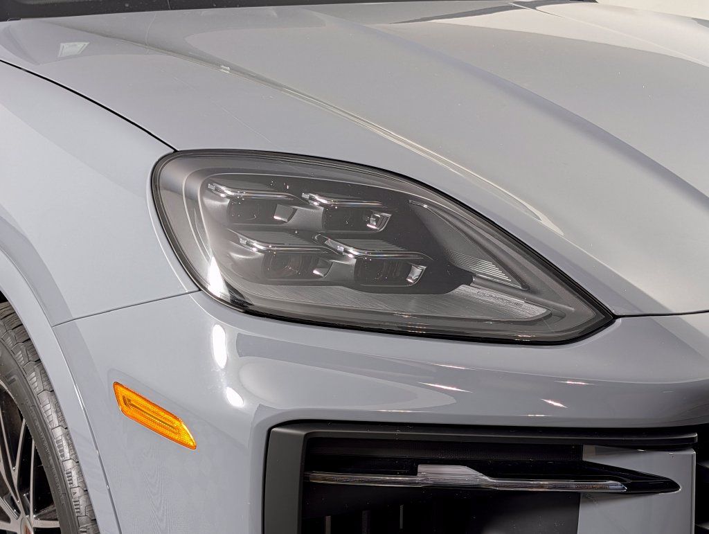 New 2026 Porsche Cayenne Coupe AWD/4WD image 15