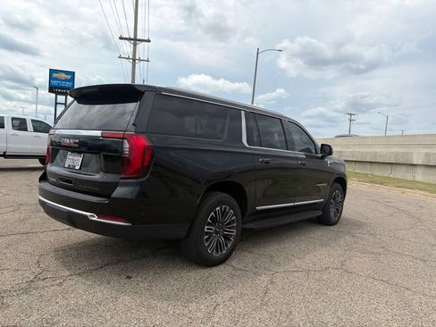 Used 2025 GMC Yukon XL Elevation AWD/4WD image 11