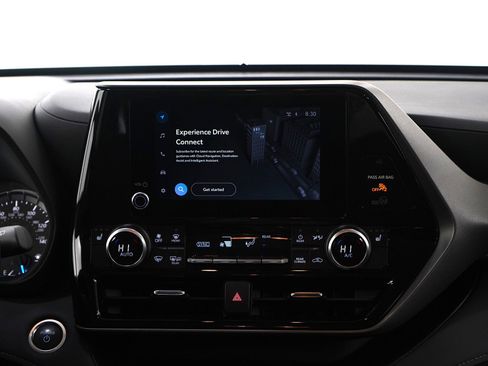 Used 2024 Toyota Highlander LE image 16