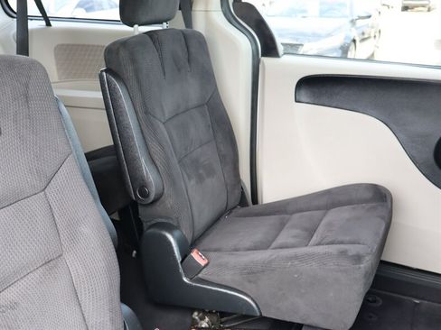 Used 2015 Dodge Grand Caravan SXT FWD image 16