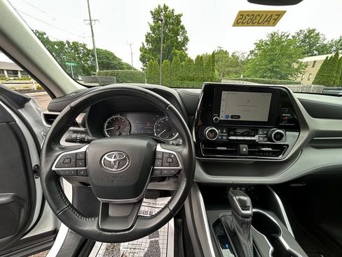 Used 2023 Toyota Highlander LE AWD/4WD image 24
