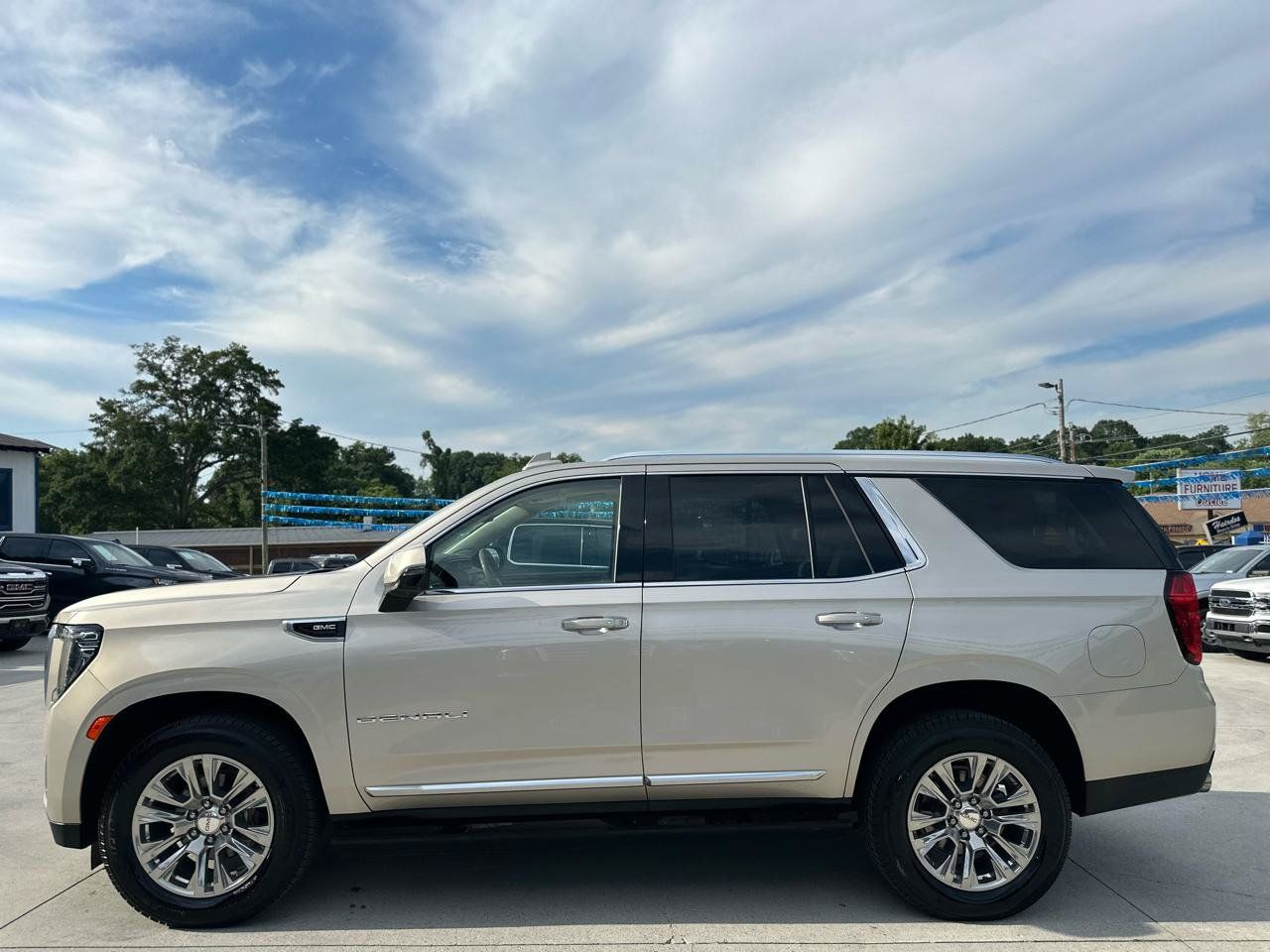 Used 2021 GMC Yukon Denali w/ Advanced Technology Package RWD image 4