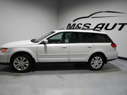 Used 2009 Subaru Outback 2.5i Limited image 3