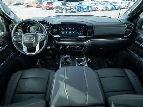 Used 2024 GMC Sierra 1500 SLT image 18