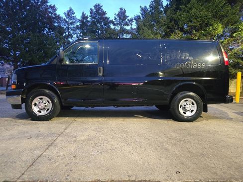 Used 2018 Chevrolet Express 2500 w/ Driver Convenience Package image 8