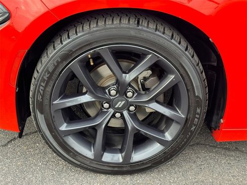 Used 2021 Dodge Charger SXT w/ Blacktop Package image 9
