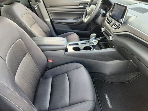 Used 2024 Nissan Altima 2.5 SV image 10
