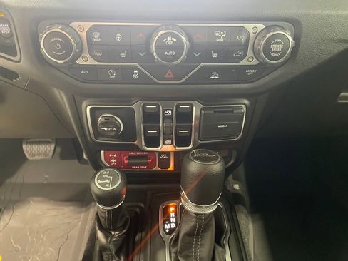 New 2025 Jeep Gladiator Willys image 16