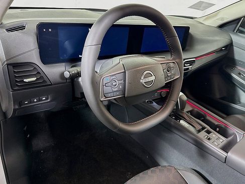 New 2026 Nissan Sentra SR w/ SR Premium Package FWD image 9