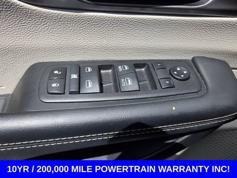 Used 2024 Chrysler Pacifica Touring-L FWD image 28
