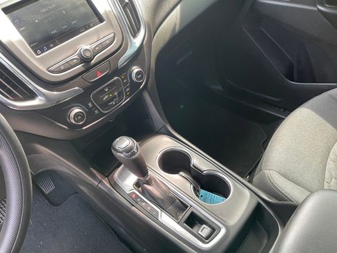Used 2020 Chevrolet Equinox LT image 17