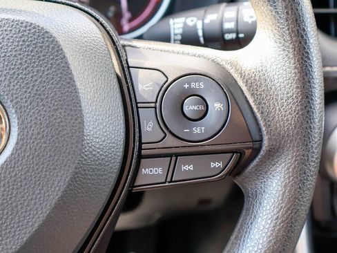 Used 2025 Toyota RAV4 XLE FWD image 15