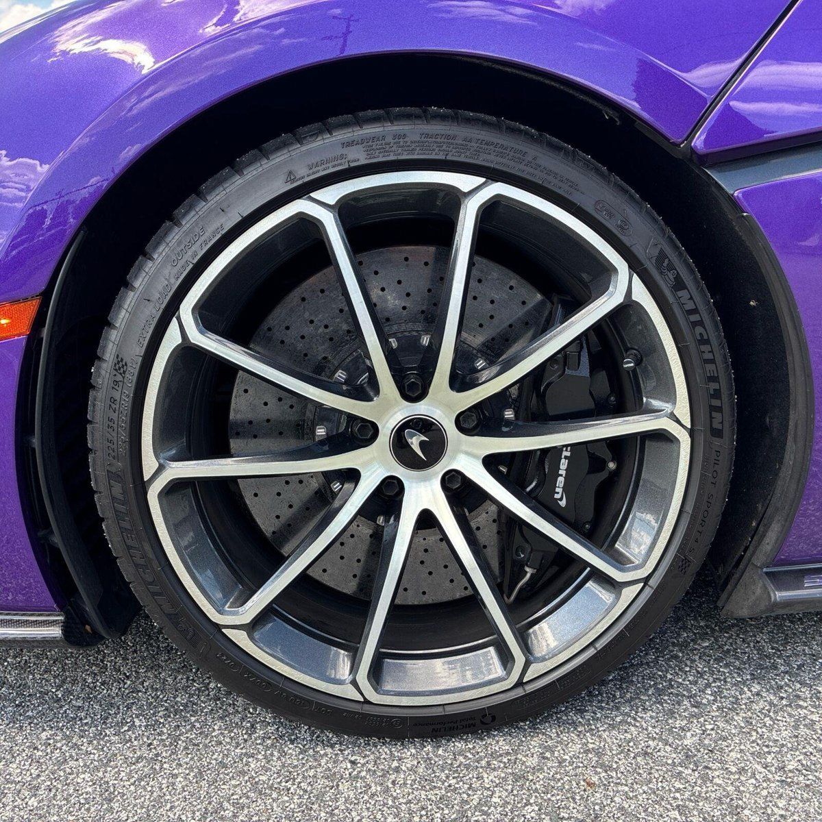 Used 2019 McLaren 570S Spider RWD image 16