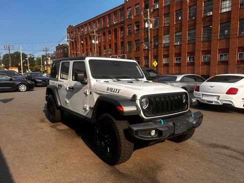 Used 2024 Jeep Wrangler Unlimited AWD/4WD image 3