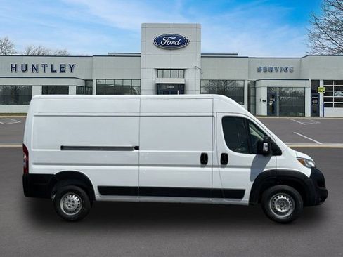 Used 2024 RAM ProMaster 2500 w/ Convenience Group FWD image 4