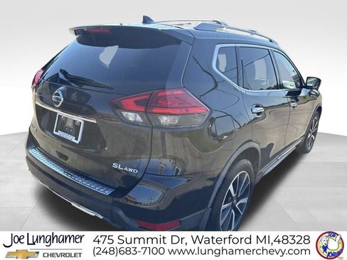 Used 2017 Nissan Rogue SL w/ SL Premium Package AWD/4WD image 3