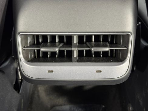 Used 2022 Tesla Model Y Performance image 35