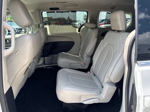 Used 2021 Chrysler Pacifica Touring-L w/ Premium & Safety Sphere Group AWD/4WD image 23