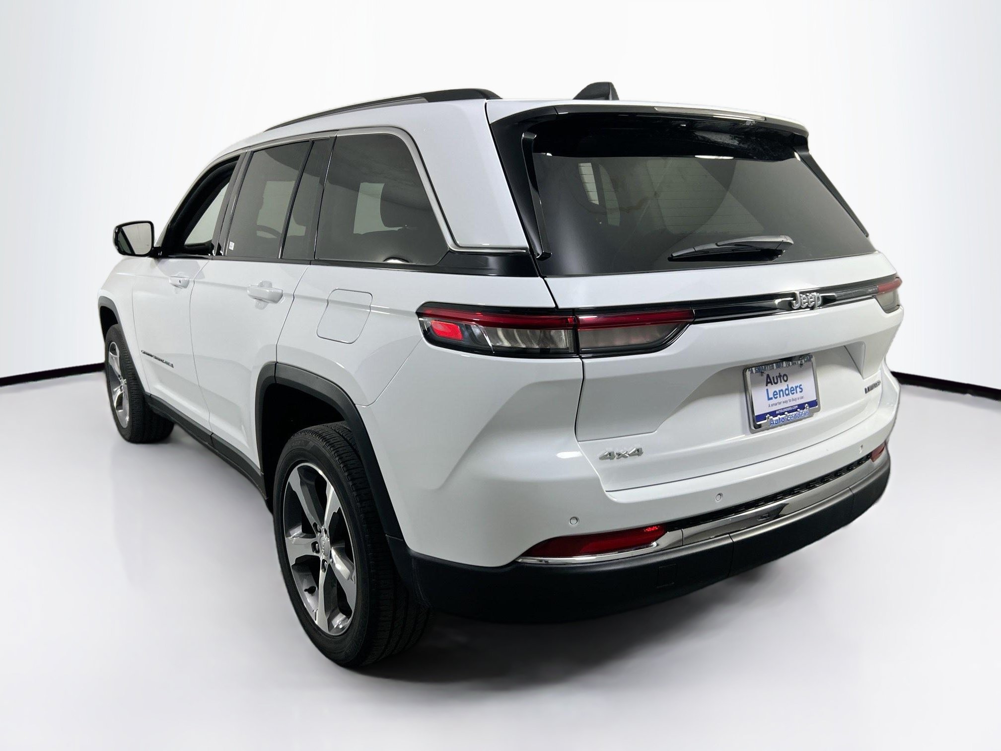 Used 2023 Jeep Grand Cherokee Limited AWD/4WD image 7