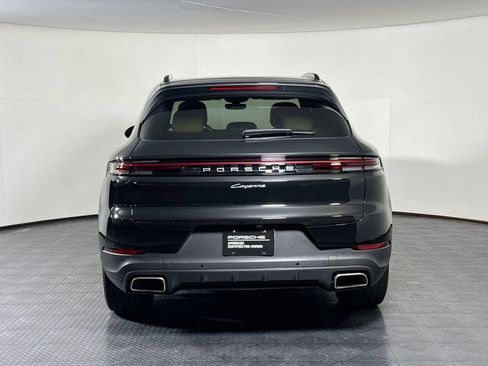 Certified 2025 Porsche Cayenne AWD/4WD image 6