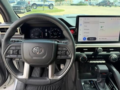 Used 2025 Toyota Tacoma TRD Sport RWD image 12