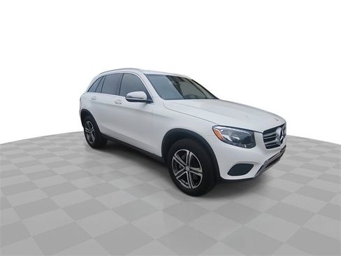 Used 2017 Mercedes-Benz GLC 300 image 2
