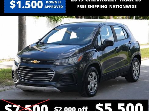 Used 2019 Chevrolet Trax LS FWD image 1