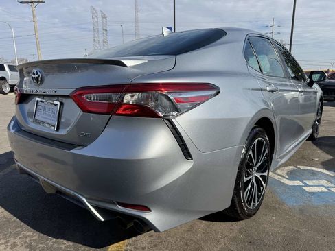 Used 2019 Toyota Camry SE image 5