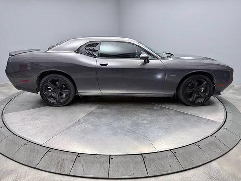Used 2018 Dodge Challenger R/T RWD image 4