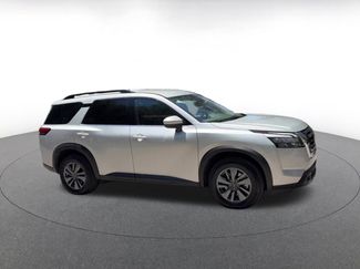 Used 2025 Nissan Pathfinder SV FWD video 2
