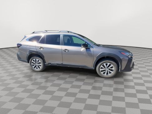 Used 2023 Subaru Outback Premium AWD/4WD image 9