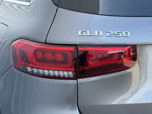 Used 2022 Mercedes-Benz GLB 250 image 6