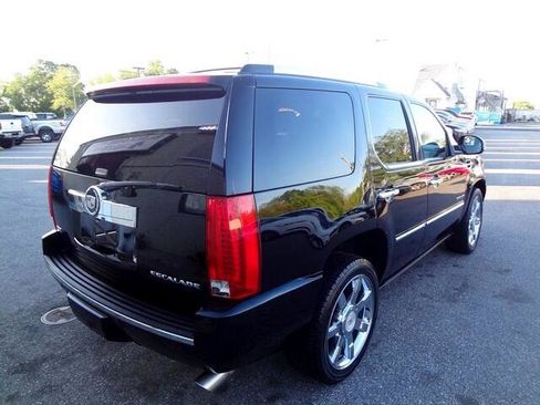 Used 2011 Cadillac Escalade Premium image 6