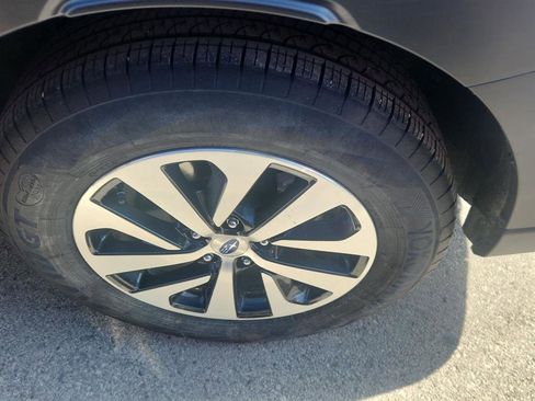 Used 2025 Subaru Outback Premium image 6