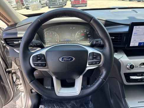 Used 2023 Ford Explorer XLT RWD image 13