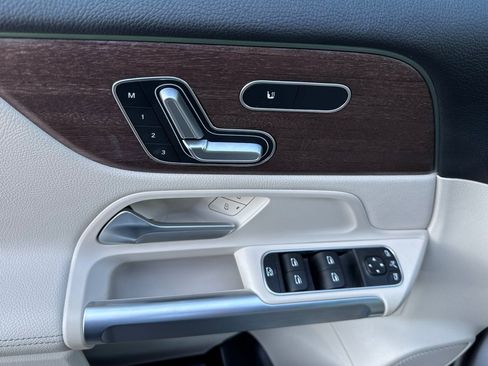 Certified 2023 Mercedes-Benz EQB 250+ w/ Exclusive Package image 27