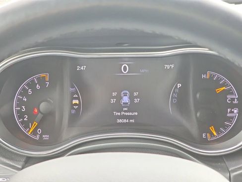 Used 2021 Jeep Grand Cherokee Laredo image 15