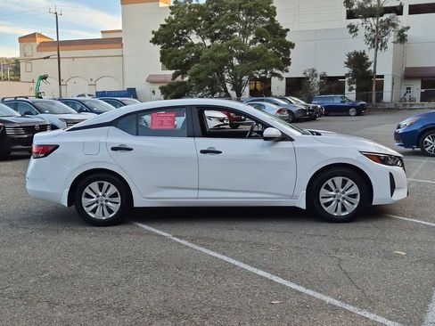 Used 2025 Nissan Sentra S FWD image 4
