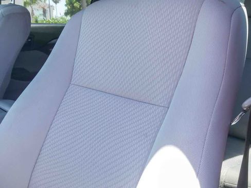 Used 2018 Toyota Highlander LE w/ Carpet Mat Package (TMS) AWD/4WD image 12