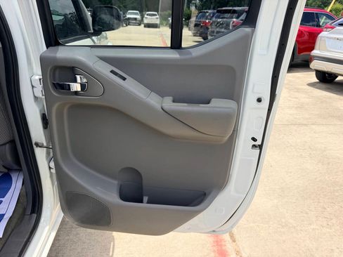 Used 2017 Nissan Frontier SV AWD/4WD image 17